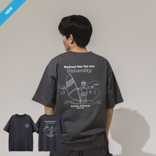【2025新品上市】NSYSU西子灣日常插畫寬版短T_暗夜灰