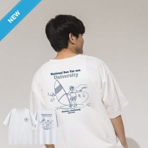【2025新品上市】NSYSU西子灣日常插畫寬版短T_經典白