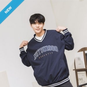 【限量現貨,下單直出】NSYSU美式電繡滑面V領大學T_深藍