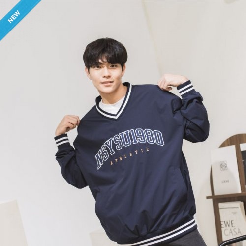 【限量現貨,下單直出】NSYSU美式電繡滑面V領大學T_深藍 【限量現貨,下單直出】NSYSU美式電繡滑面V領大學T_深藍