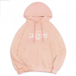 【預購至11/26，12/27陸續出貨】NSYSU冬日輕甜系落肩帽T_微糖粉