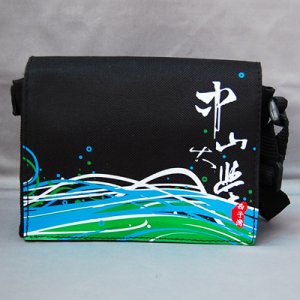 【團購商品，100個起做】NSYSU迷你小書包(寬度14cm)_中山大學(黑色)